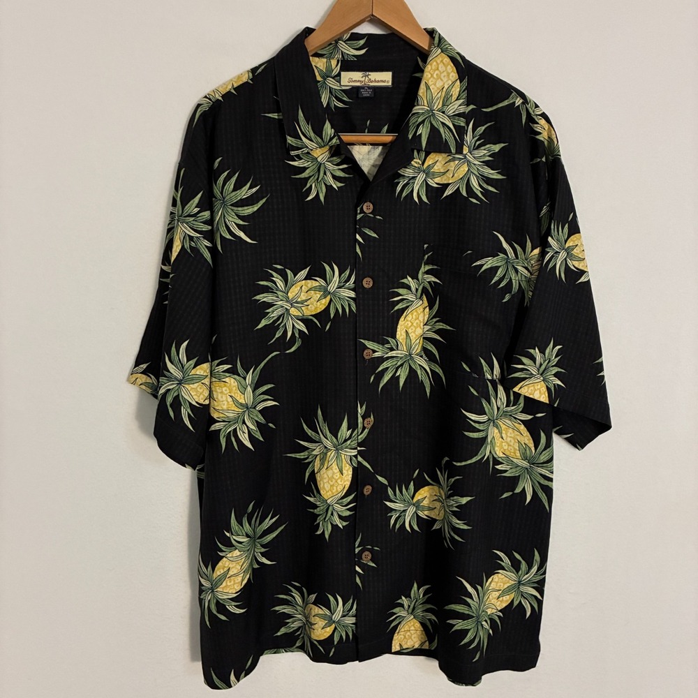 Tommy Bahama Silk Camp Shirt Men's XL Pineapple Hawaiian Travel Resort Tropical